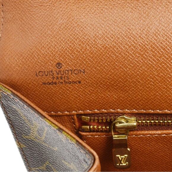 Authentic Louis Vuitton Brown Monogram Clutch Like New!! - Picture 14 of 16